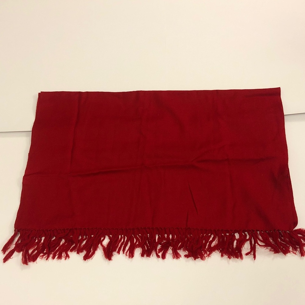 Red Scarf 🧣 100% Wool Pashmina NWT Approx 28x70 Inches in Excellent Condition